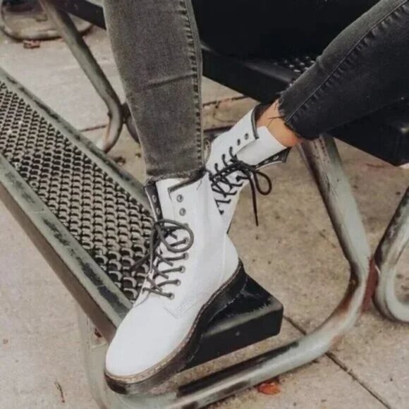 DR.Martens 1460 Lace Up Boots in White Smooth Leather US 8 - Picture 1 of 10